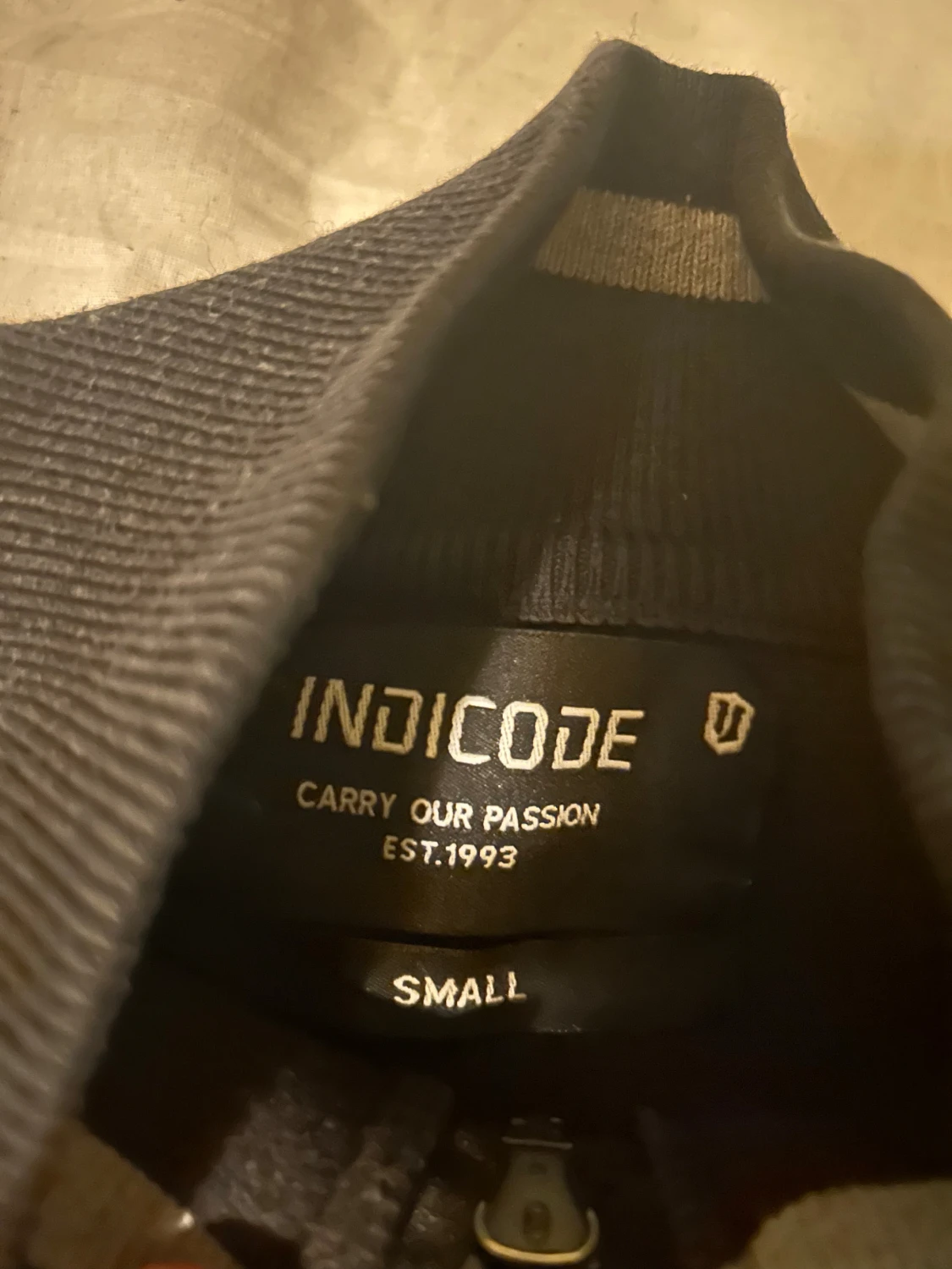 Svart stickad half zip-tröja Indicode - 1