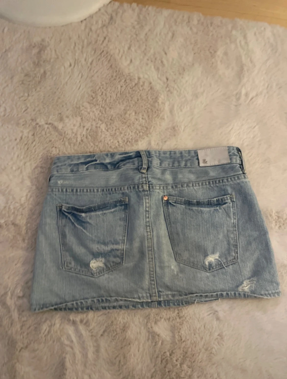 Snygg jeans kjol med slitningar!! - 1