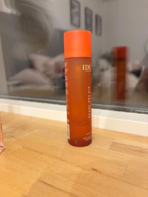 Idun setting spray  - Lite kvar i flaskan. Säljer ifall någon bara vill köpa de sista och prova innan man köper stora
