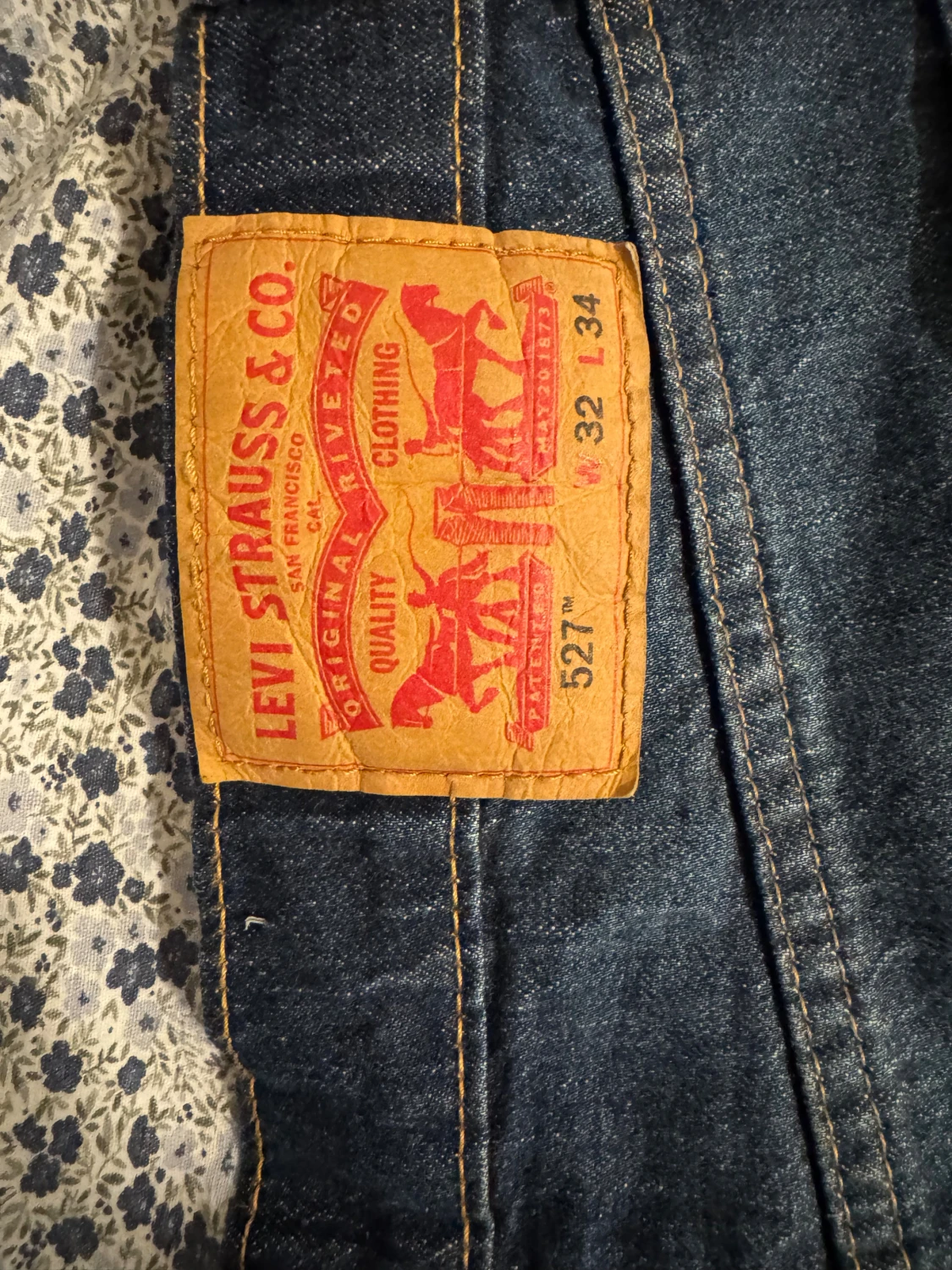 Levi's 527 mörkblå jeans W32 L34: 6 månader gamla - 2