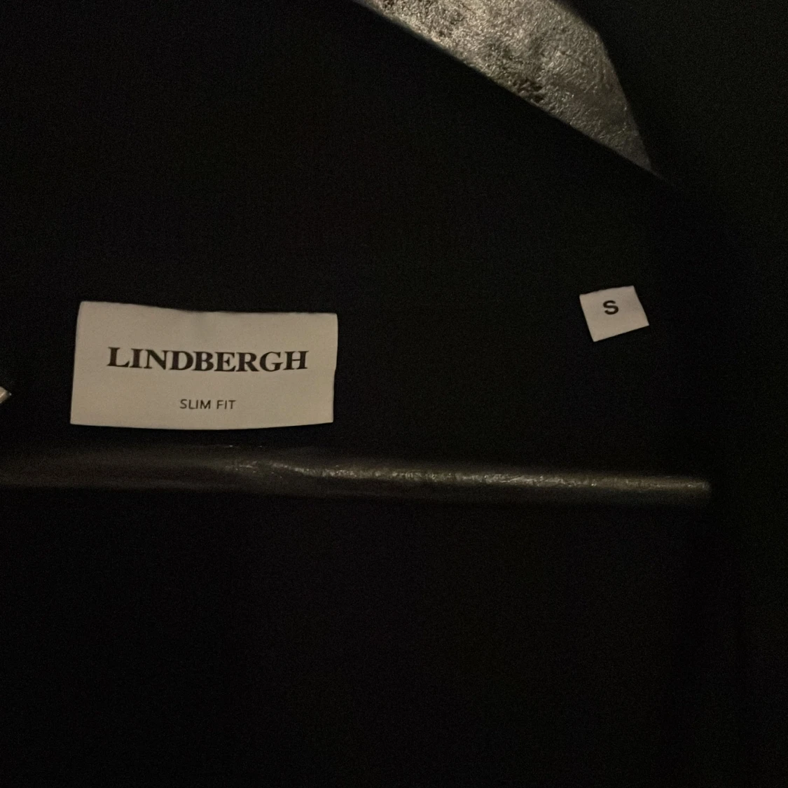 Svart full zip tröja från Lindbergh - 1