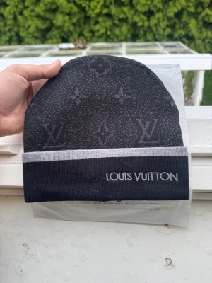 Svart rutig mössa - ”