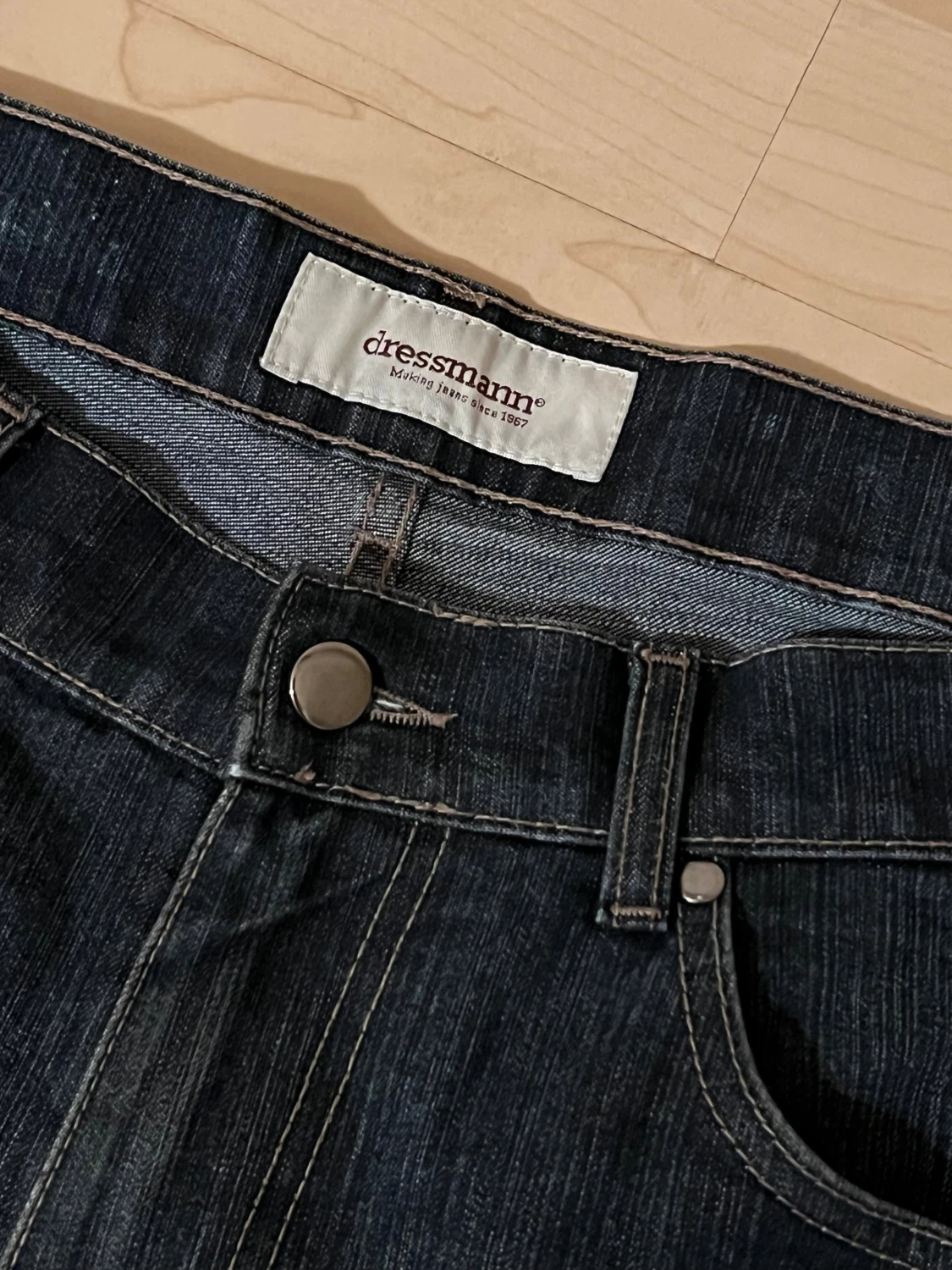 Mörkblå jeans från Dressmann - 2