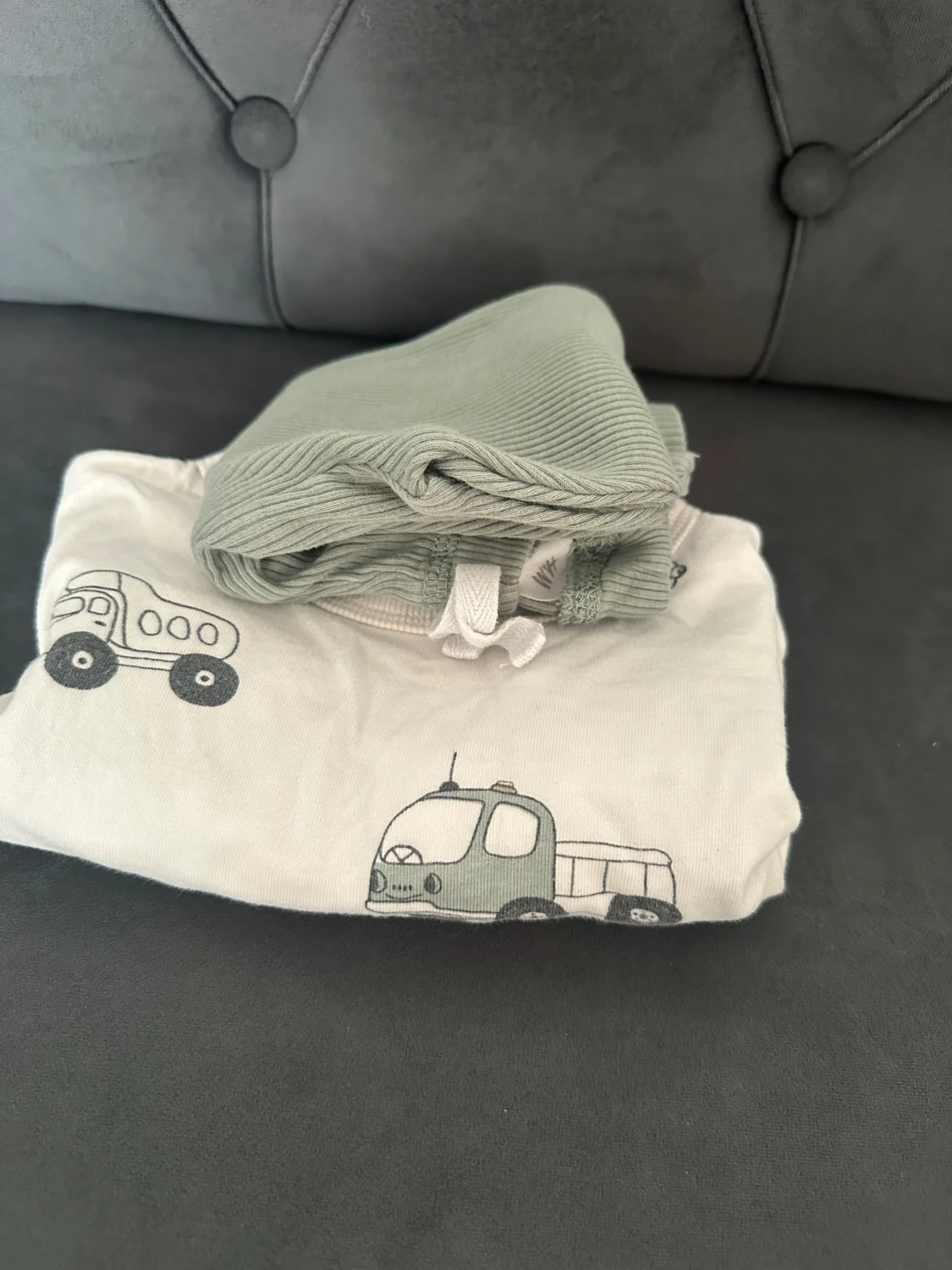 Ribbstickade gröna leggings från H&M - 4