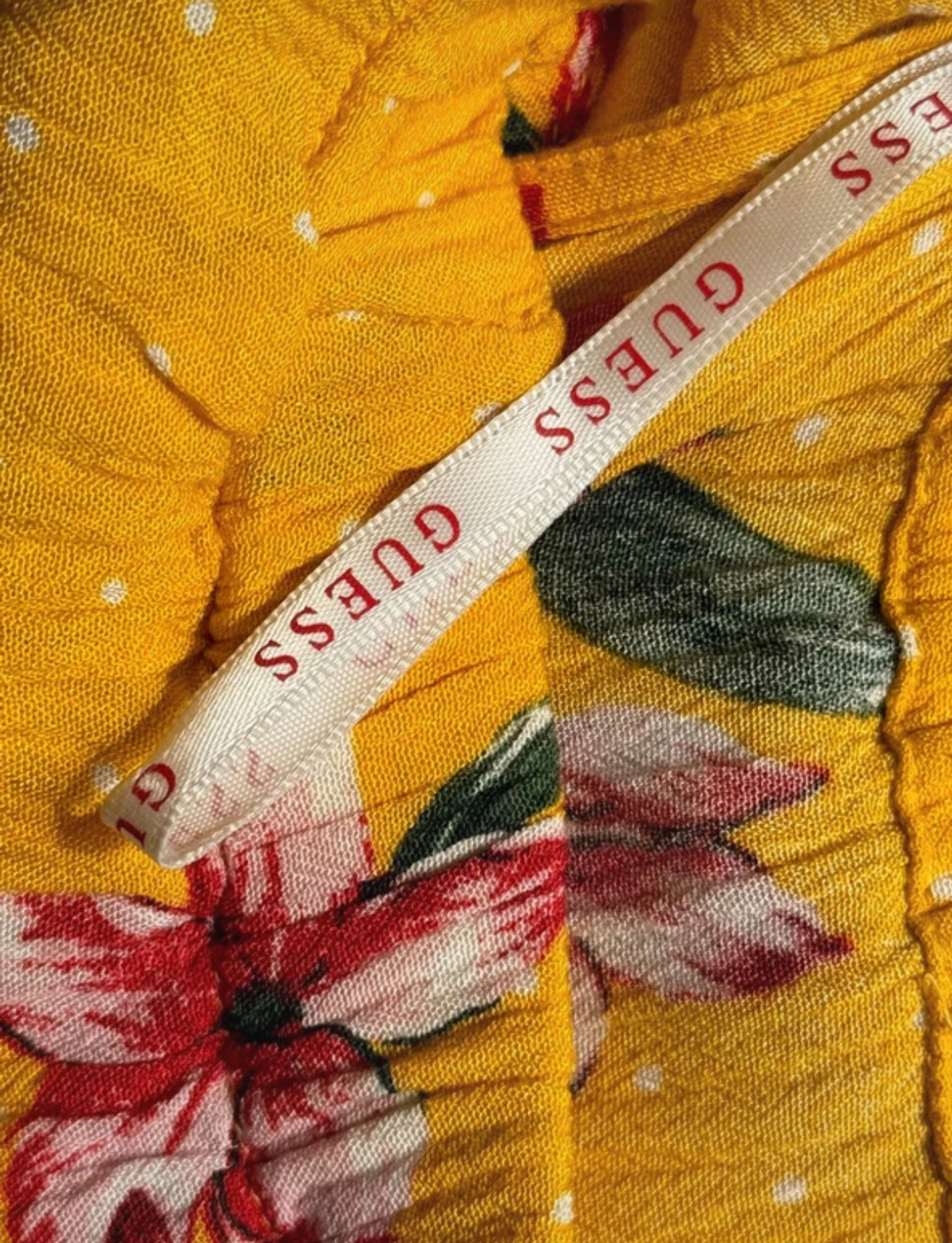 Gul blommig kortklänning från Guess - 3