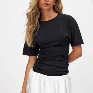 Topp - Topp från NAKD. Använd 1 gång. Orginalpris 300kr. 💗💗