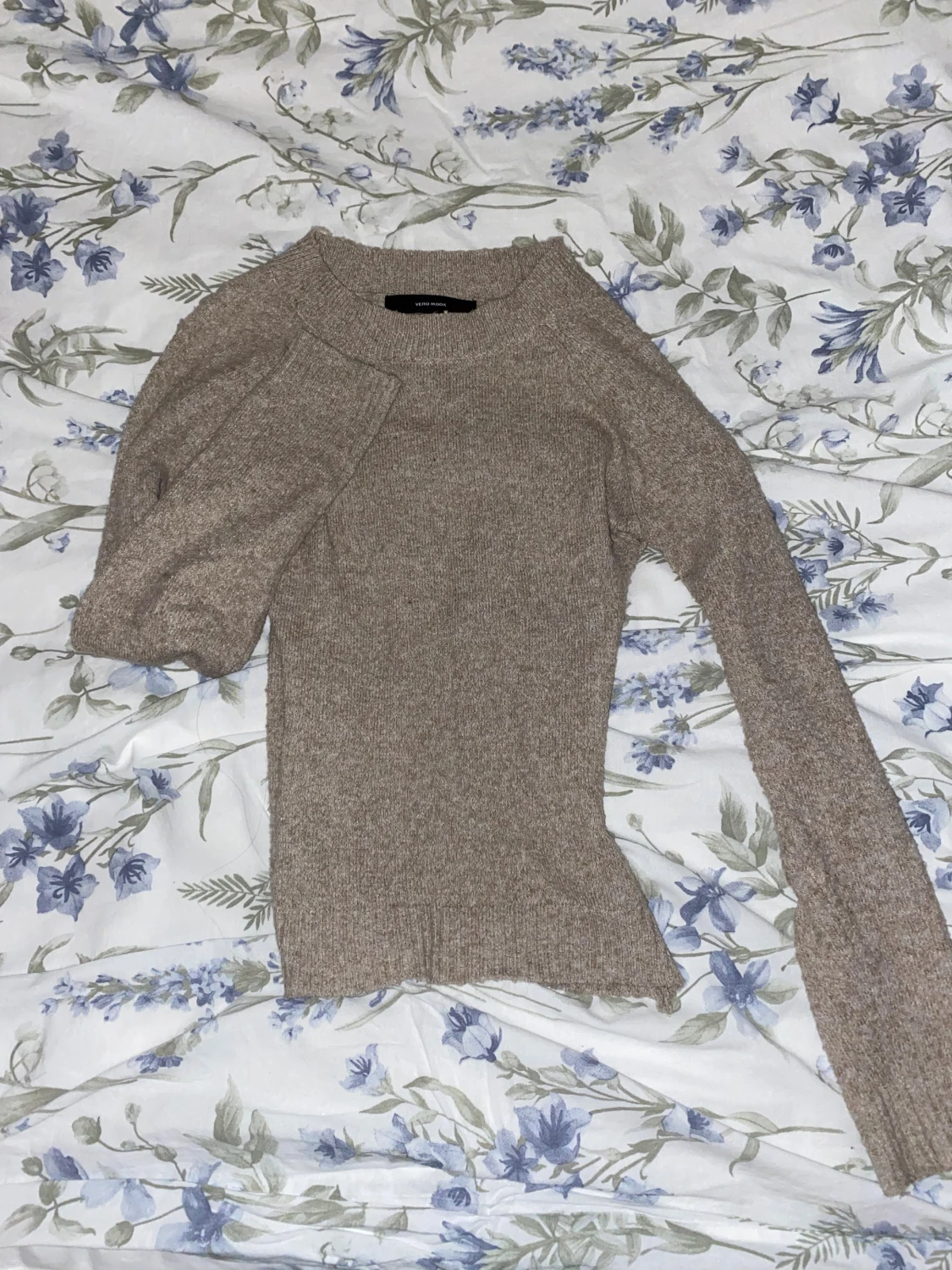 Beige/ljusbrun stickad tröja från Vero Moda - 3