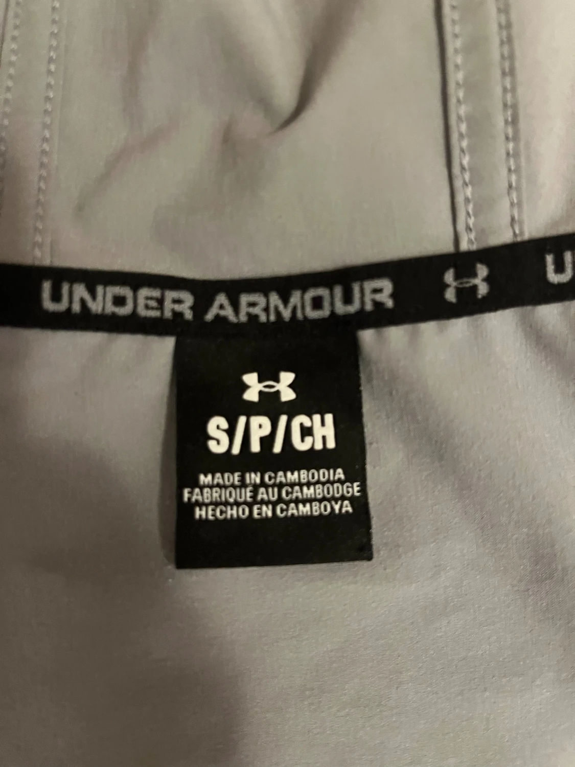Grå och svart vindjacka från Under Armour - 3