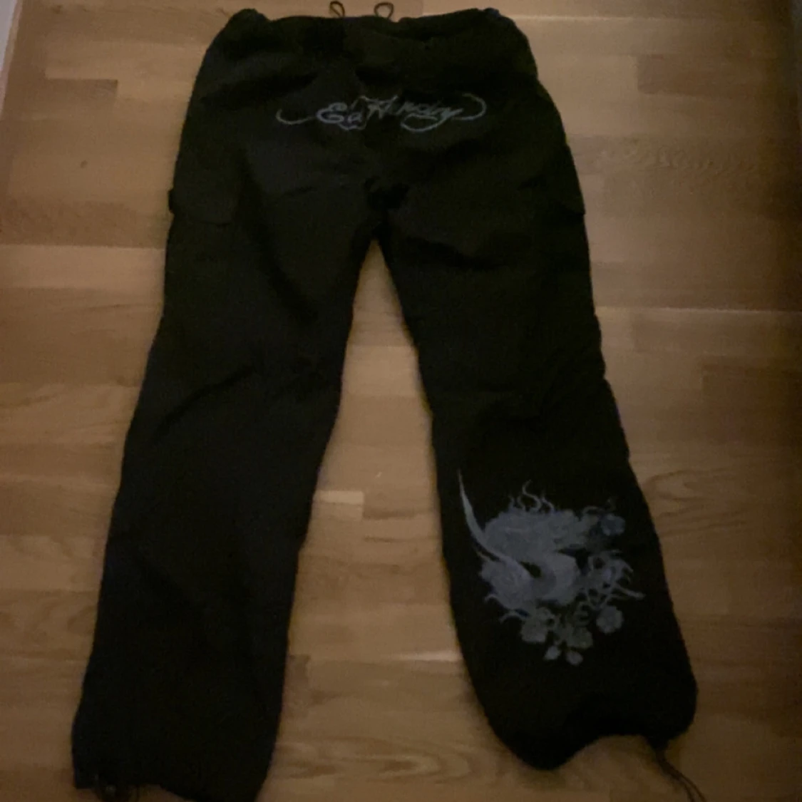 Svarta byxor från Ed Hardy x Urban Outfitters - 2