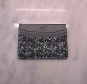 Grå korthållare - Grå korthållare