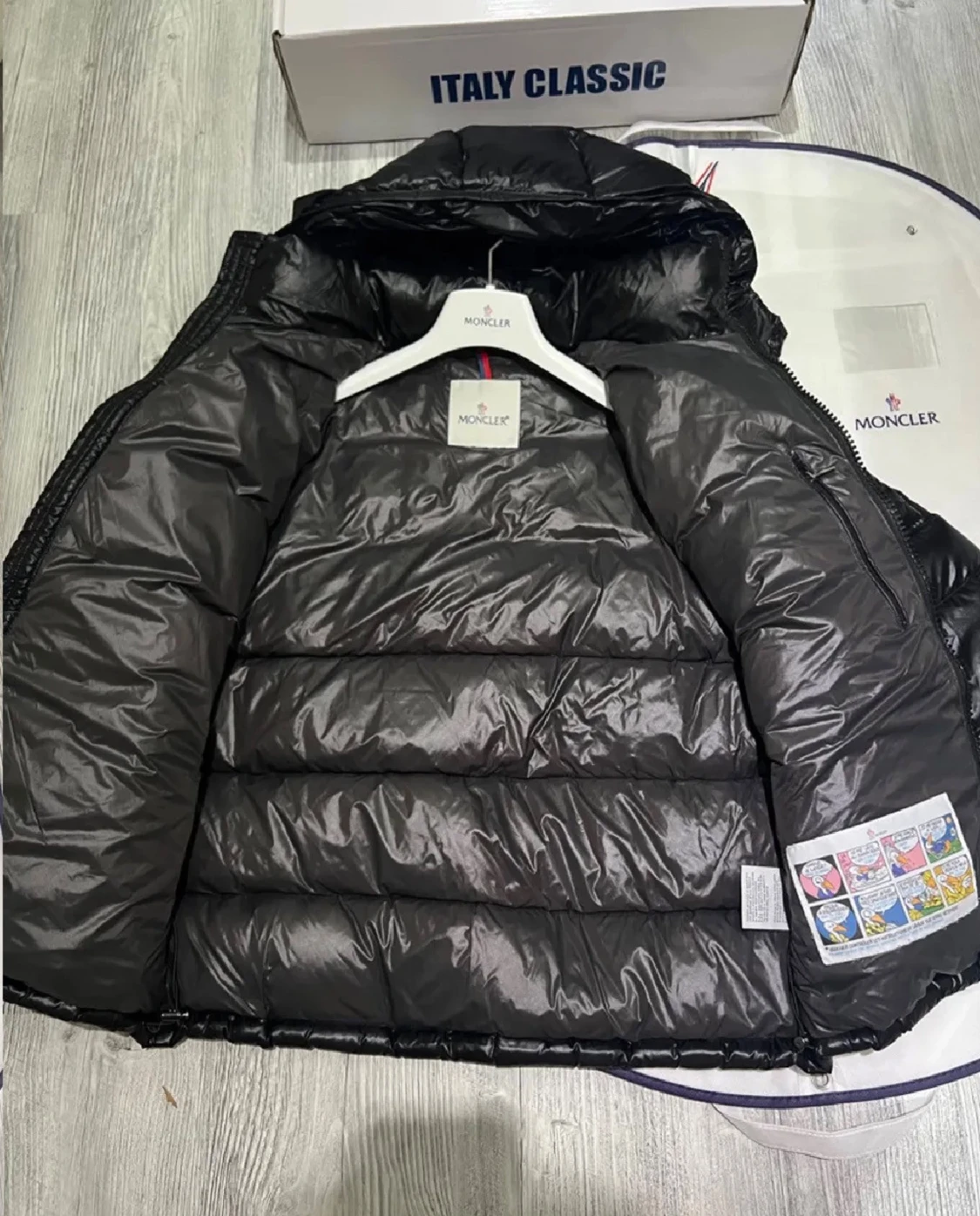 Svart Moncler pufferjacka med huva - 1