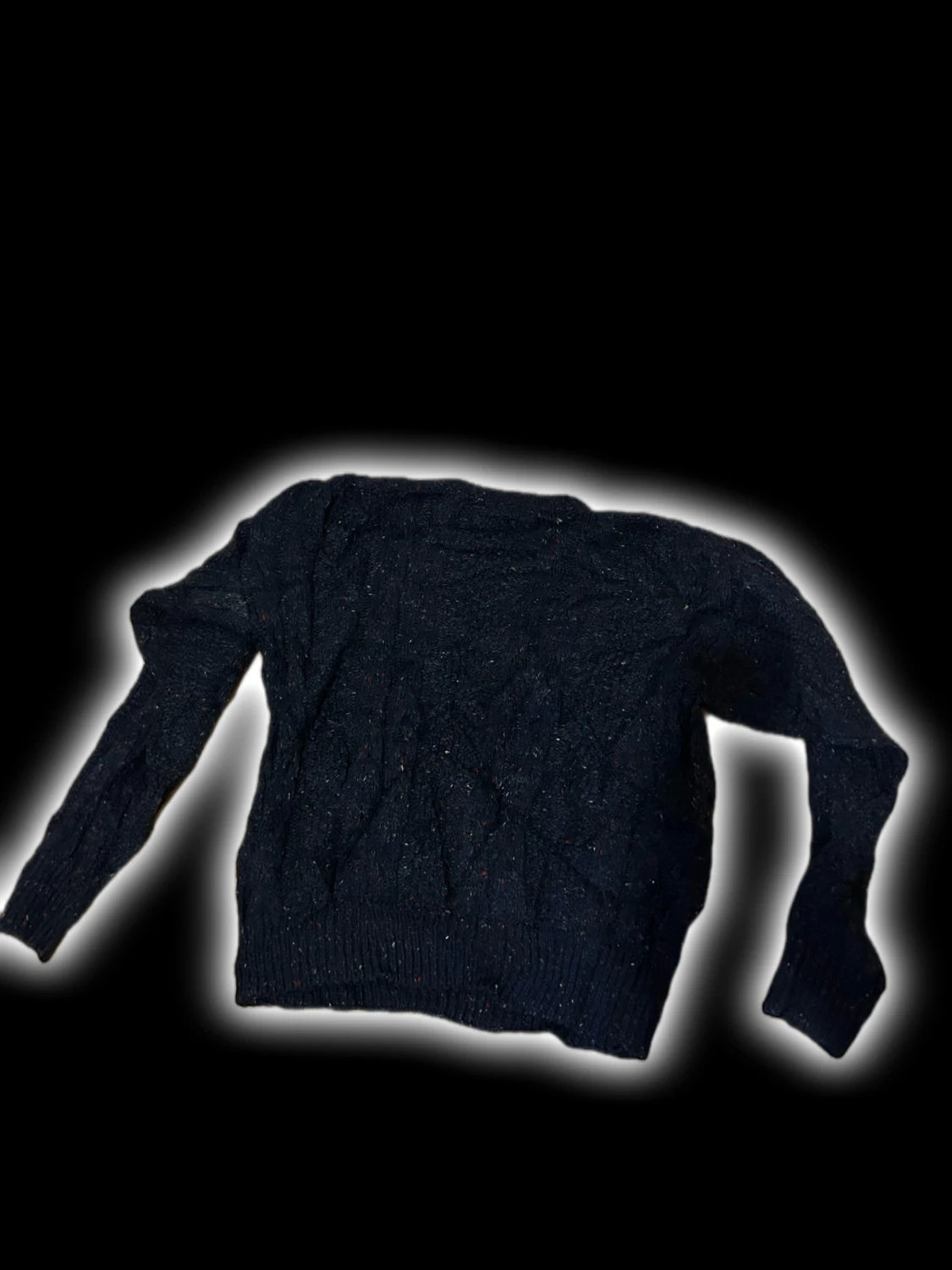 Mörkblå stickad tröja med kabelmönster - 1
