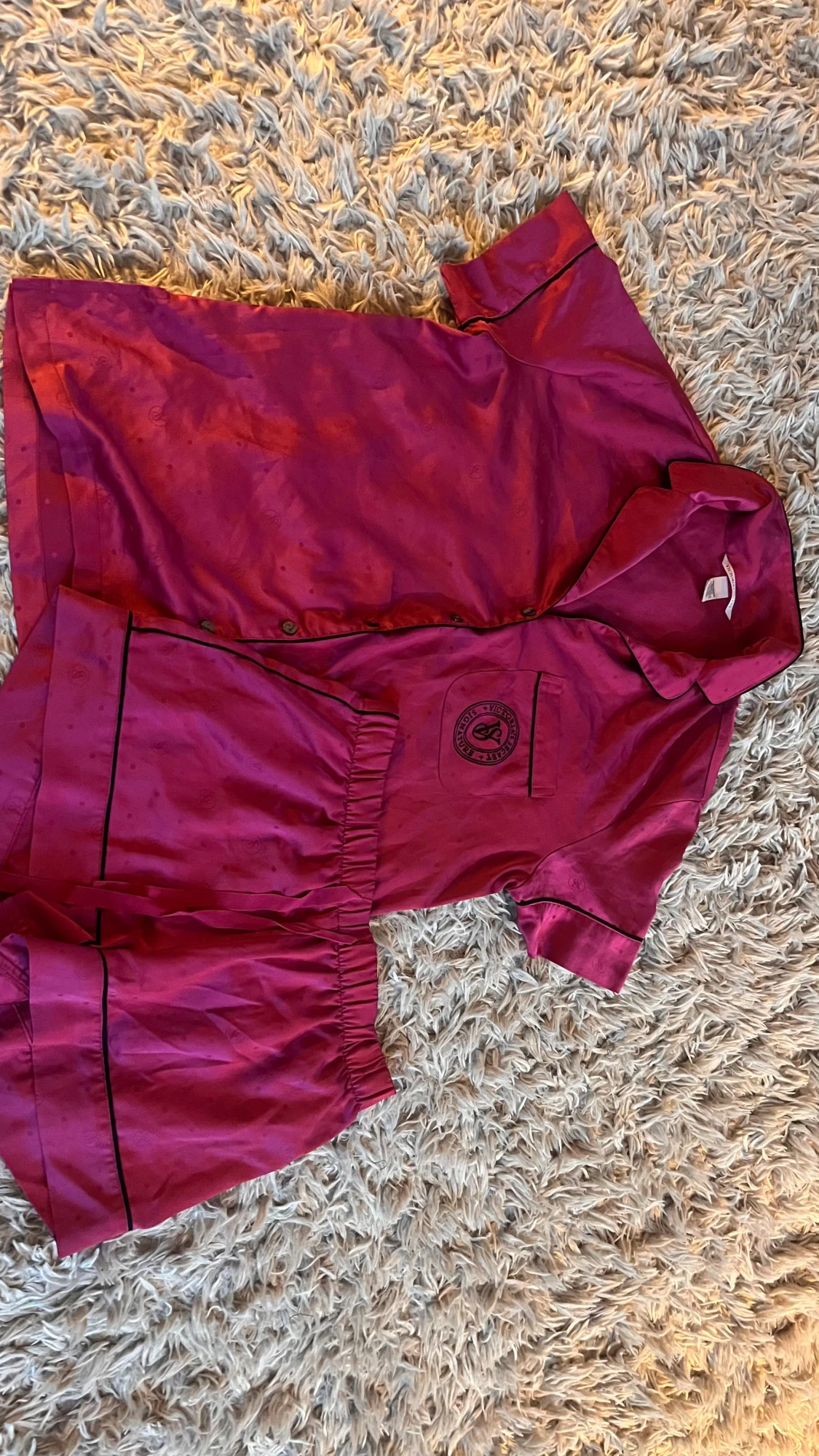 Mörkrosa satin set från Victoria's Secret XS