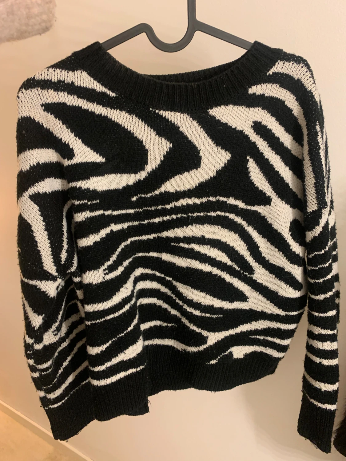 Stickad tröja  - 1