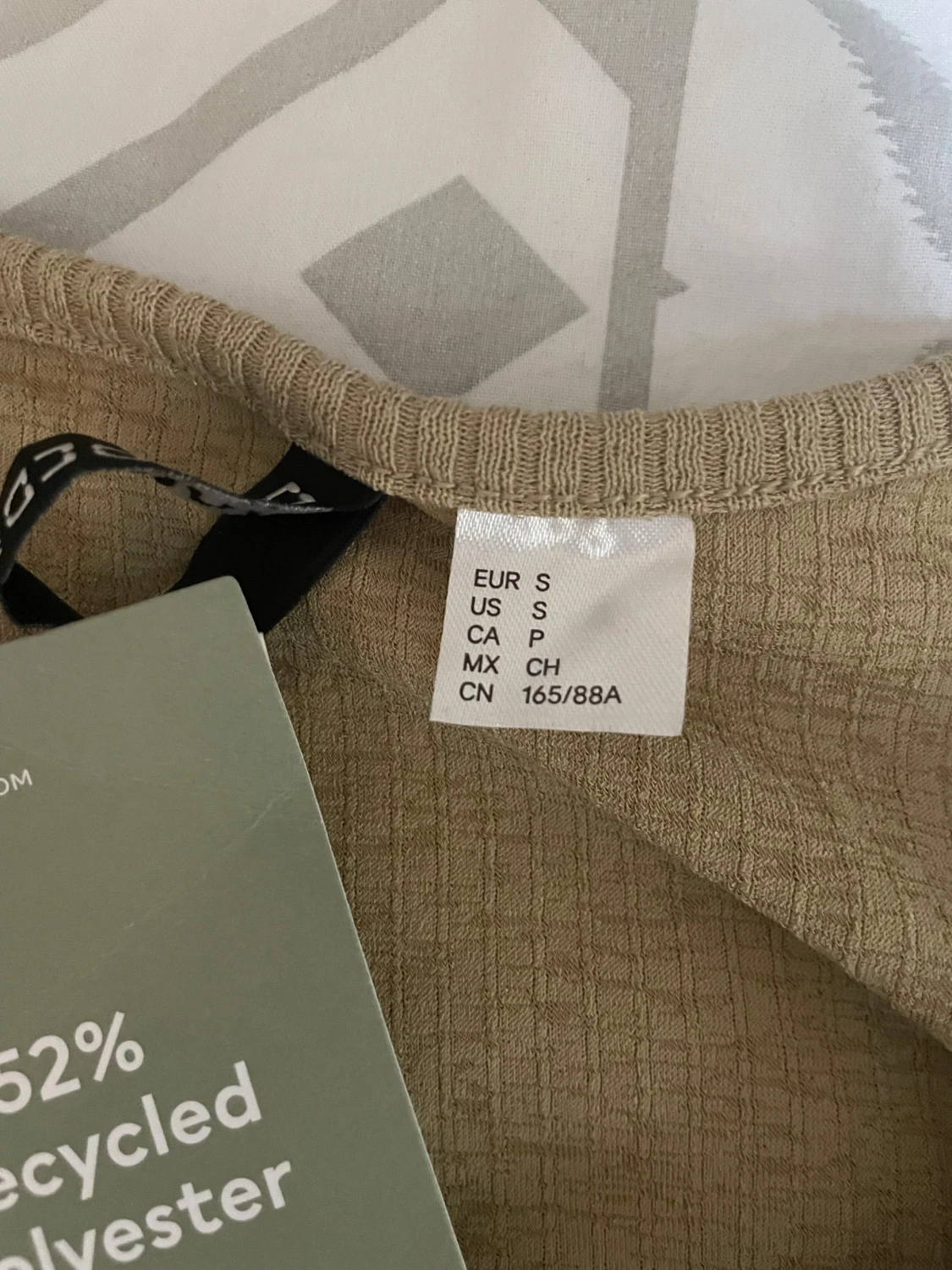 Beige ribbad omlottopp från H&M - 1
