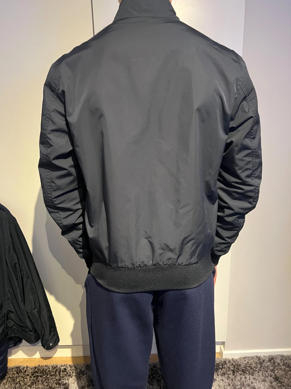 Svart bomberjacka med dragkedja - 2