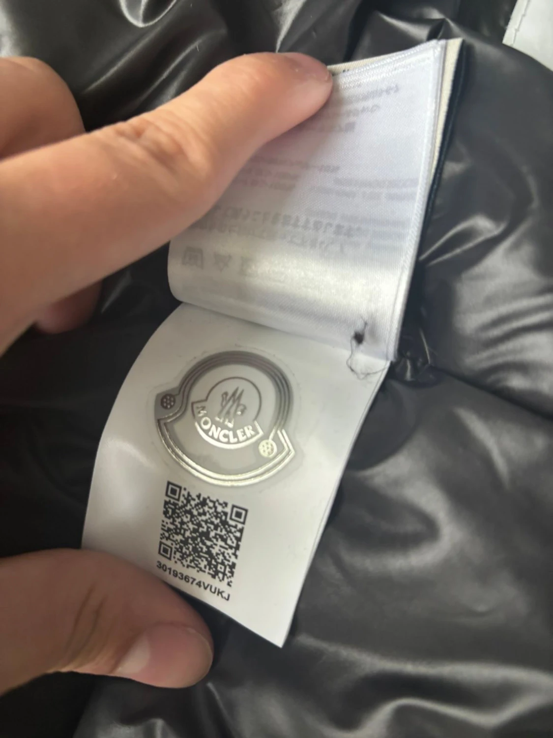 Svart dunväst från Moncler med huva - 5