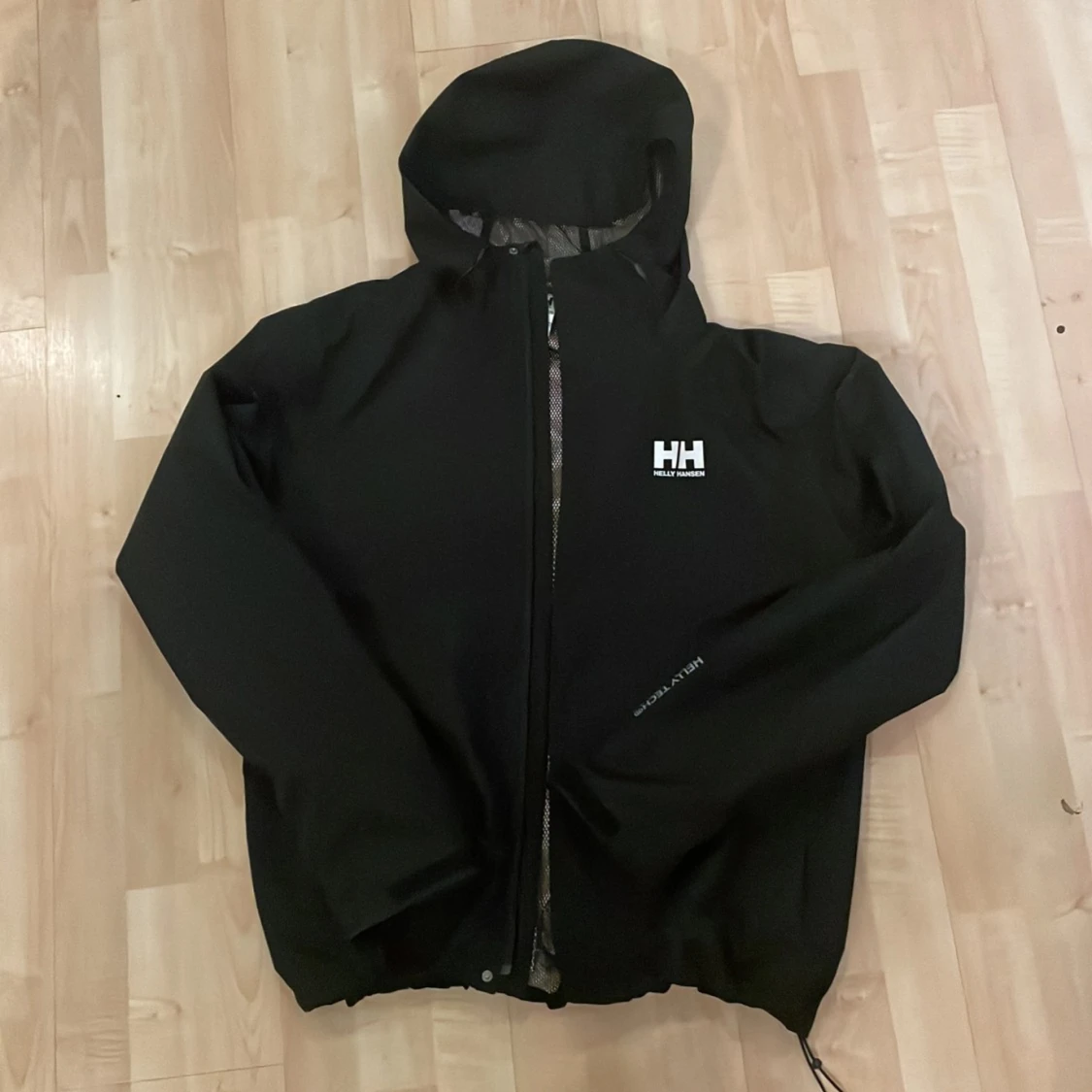 Svart vindjacka från Helly Hansen