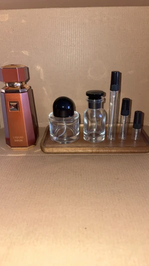 Liquid Brun samples - 1ml: 15kr, 2ml: 20kr, 5ml: 40kr, 10ml: 75kr, 30ml: 215kr, 50ml: 369kr Gratis sample ingår vid köp över 99kr