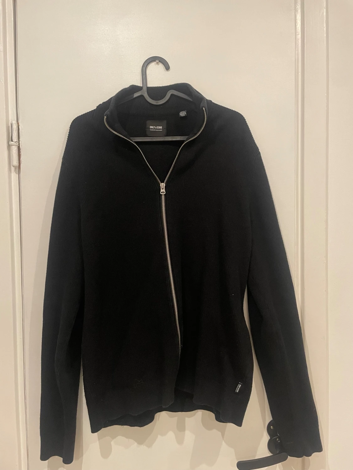 Svart stickad kofta från Only & Sons