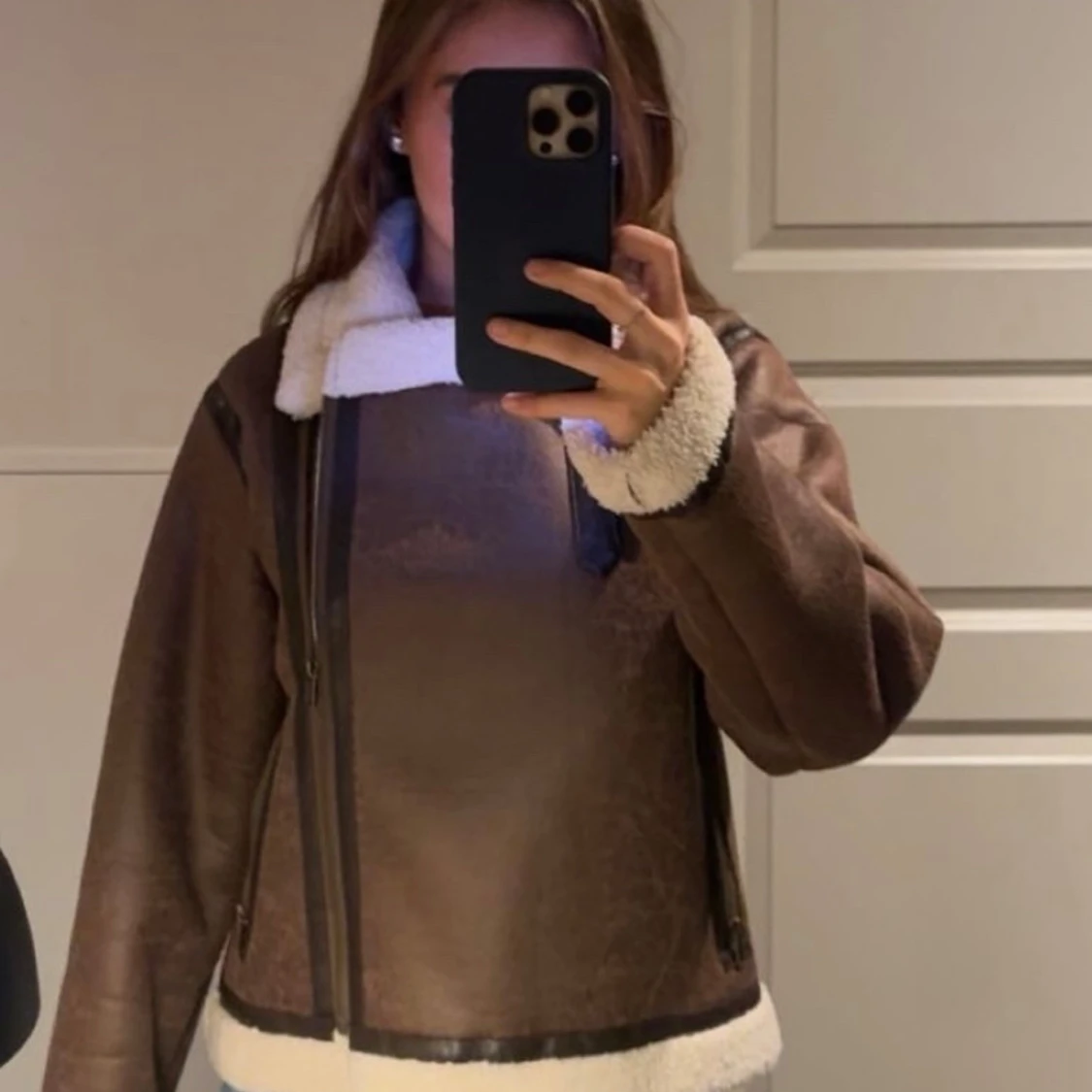 Brun pälsjacka med dragkedja - 1