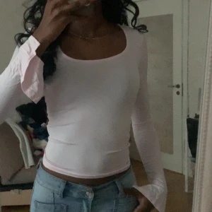 Ljusrosa långärmad topp - Gina tricot💕 - Söljer en söt soft touch topp i ljusrosa färg från Gina tricot💕 i storlek XS, sitter jätte snyggt 💓