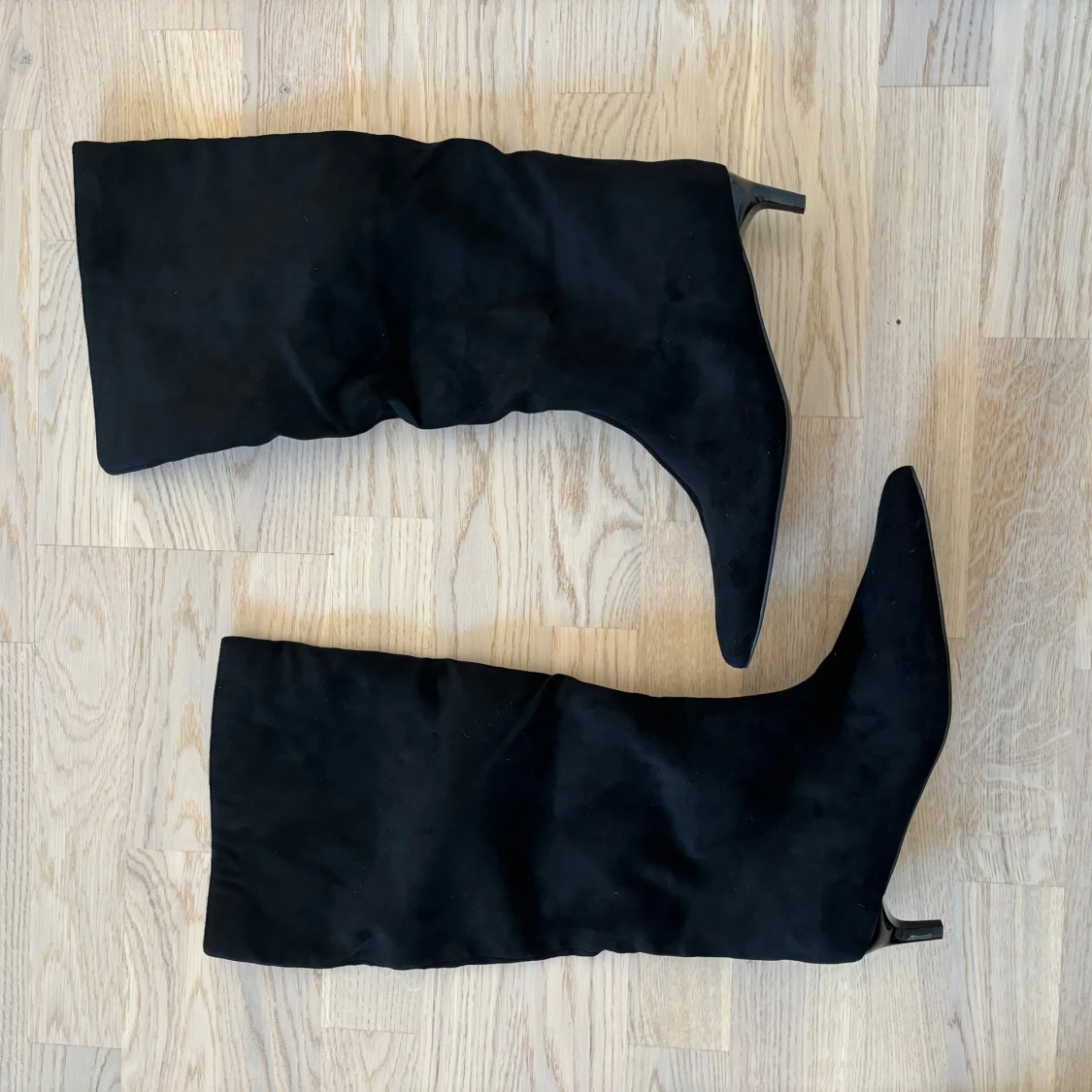 Svarta stövlar med spetsig tå och klack - 2