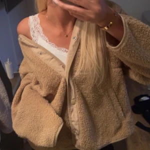 teddyjacka - storlek XL men passar en som har S lika bra💕