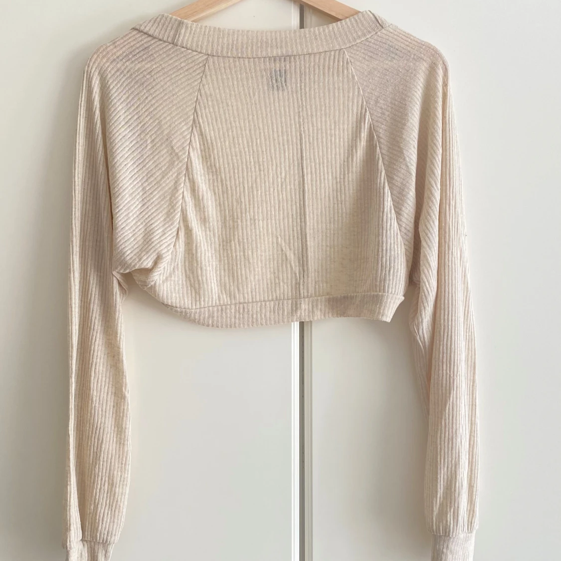 2 croppade koftor från Dazy, svart & beige - 4