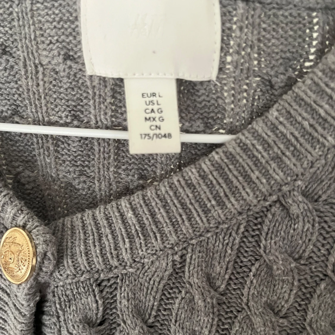 Grå kabelstickad kofta från H&M