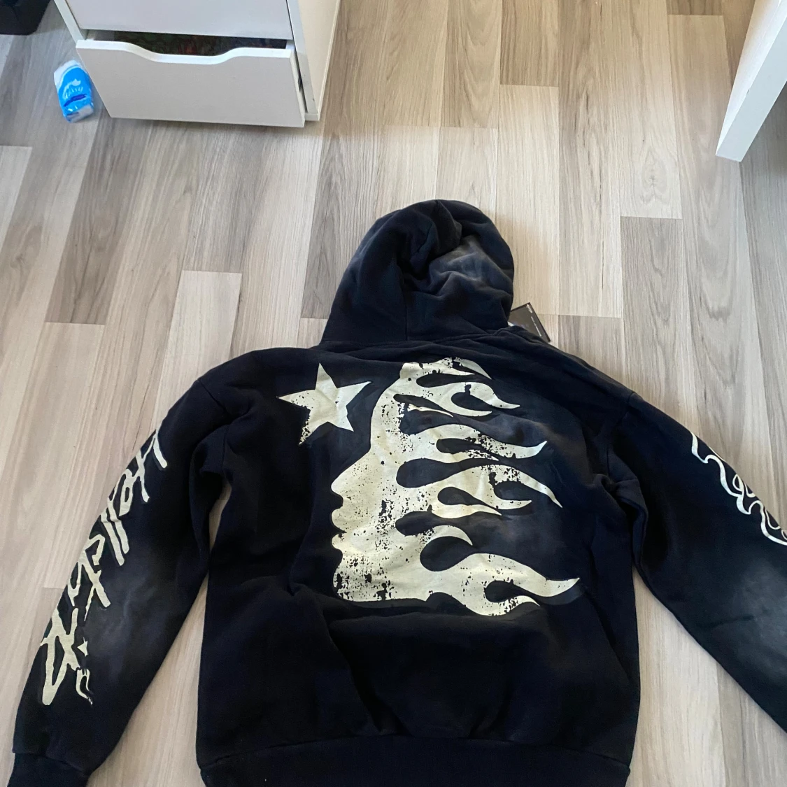 Svart hoodie från Helstar Records - 1