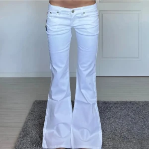 Victoria Beckham jeans - Helt nya Victoria Beckham jeans!❤️                               Midjemått: 37cm rakt över                               Innerbensmått: 78 cm
