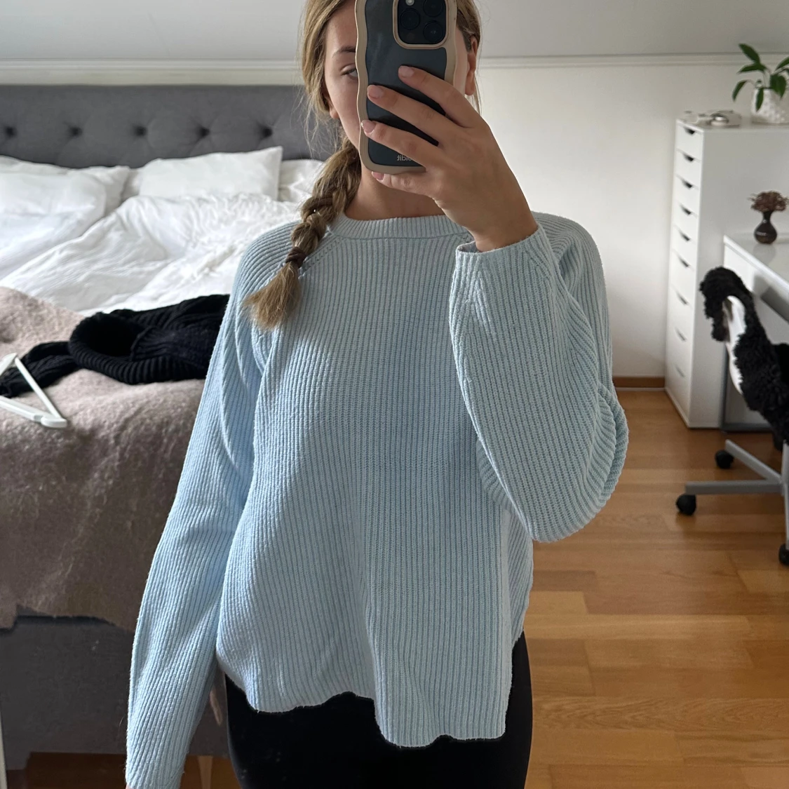 Ljusblå stickad tröja