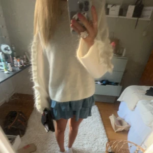 Jeans volangkjol - Super fin kommer ej till användning! Står storlek 36 men skulle säga att den passar 34. Skriv om du har några frågor💕