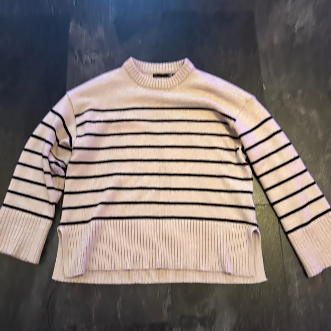 Randig beige stickad tröja 157 XS