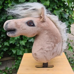 Åselstad käpphäst  - Åselstad käpphäst säljes, käpphästen är I bra skick. Säljes för 1000 men köptes för 1200. Kan fraktas och isåfall står köparen för frakten