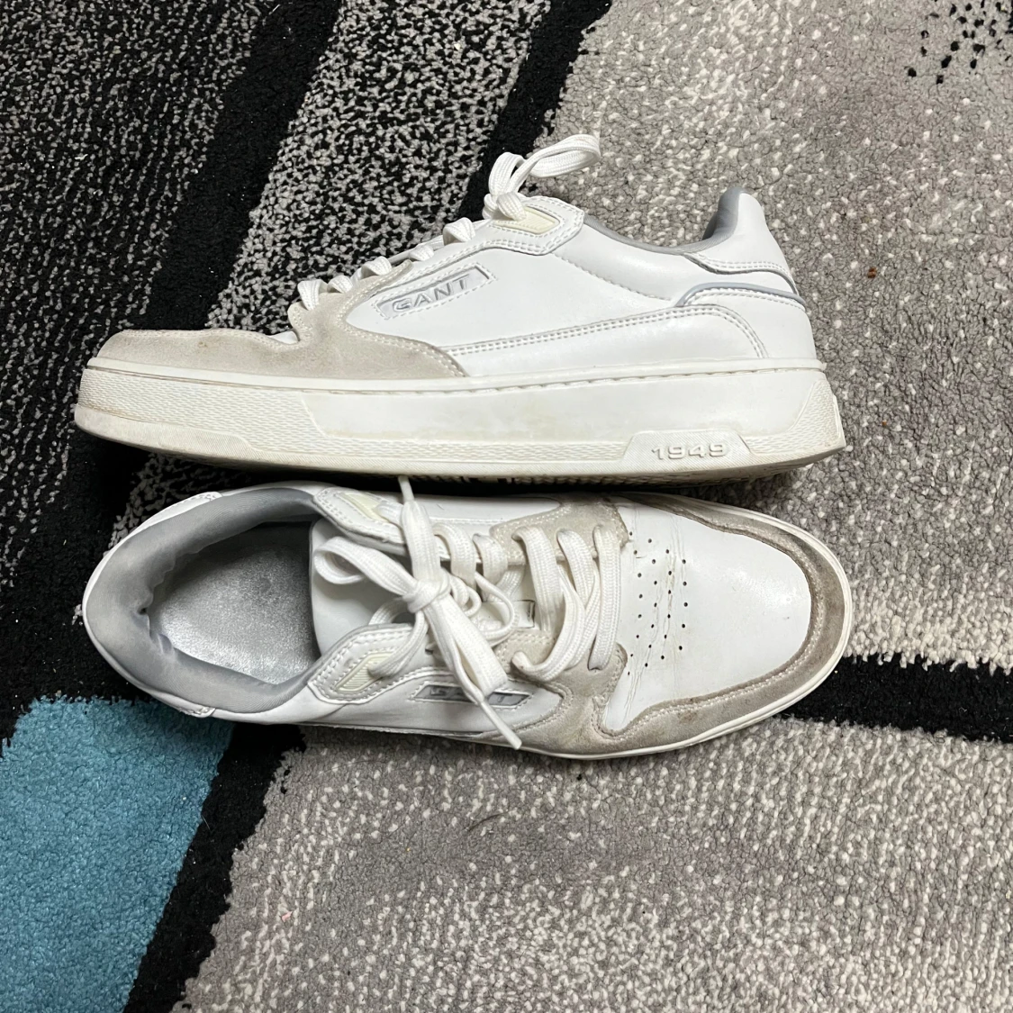 Vita sneakers från Gant i skinn och mocka