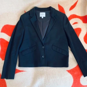 Dagmar kavaj nyskick - Kavaj i nyskick från Dagmar!  Mjukt material, superfin