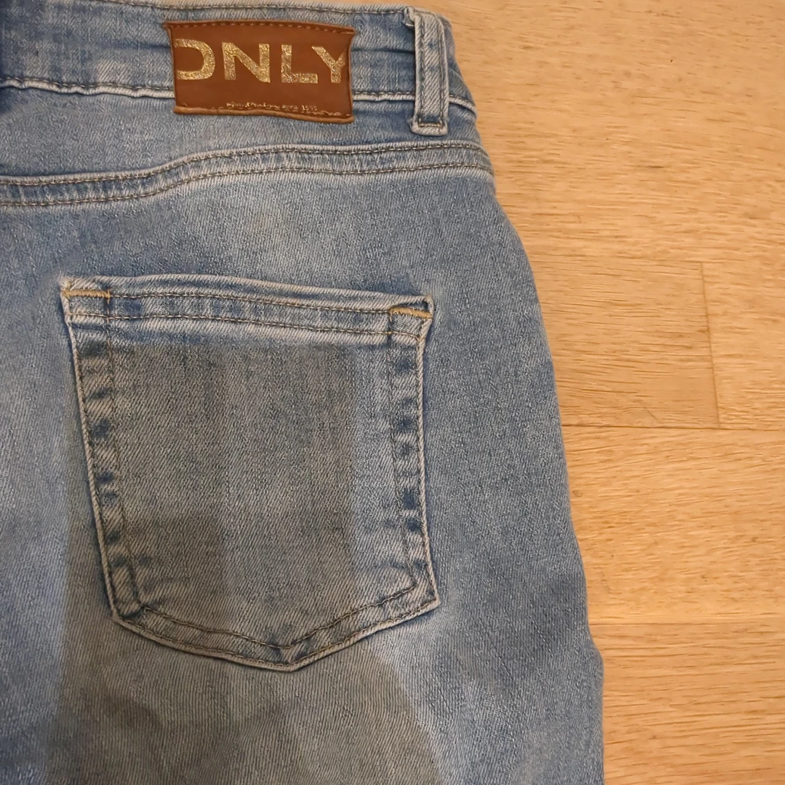 Bootcut jeans i ljusblå denim från ONLY - 3