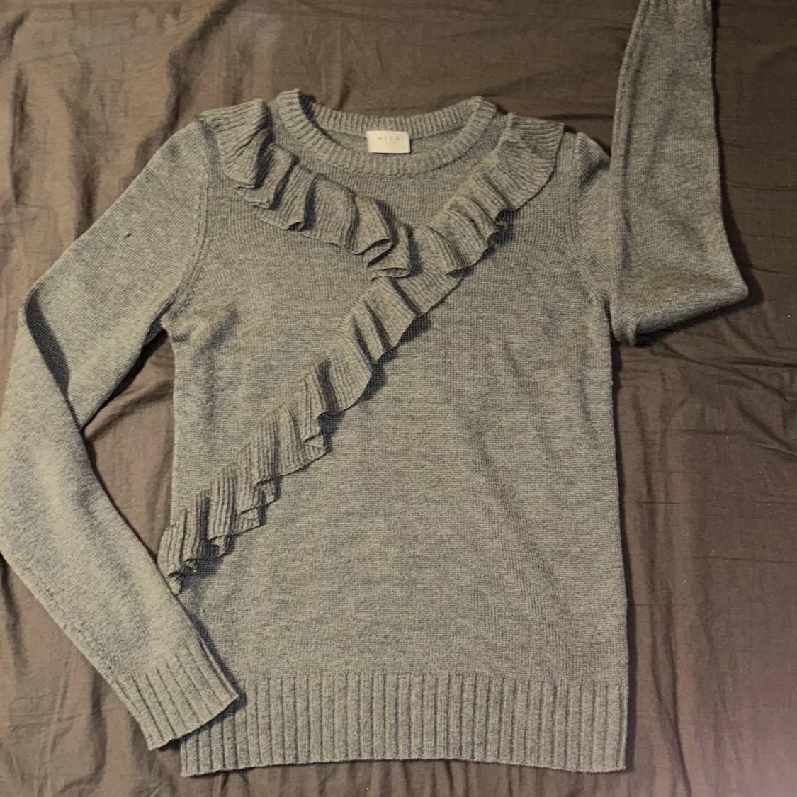 Grå stickad tröja