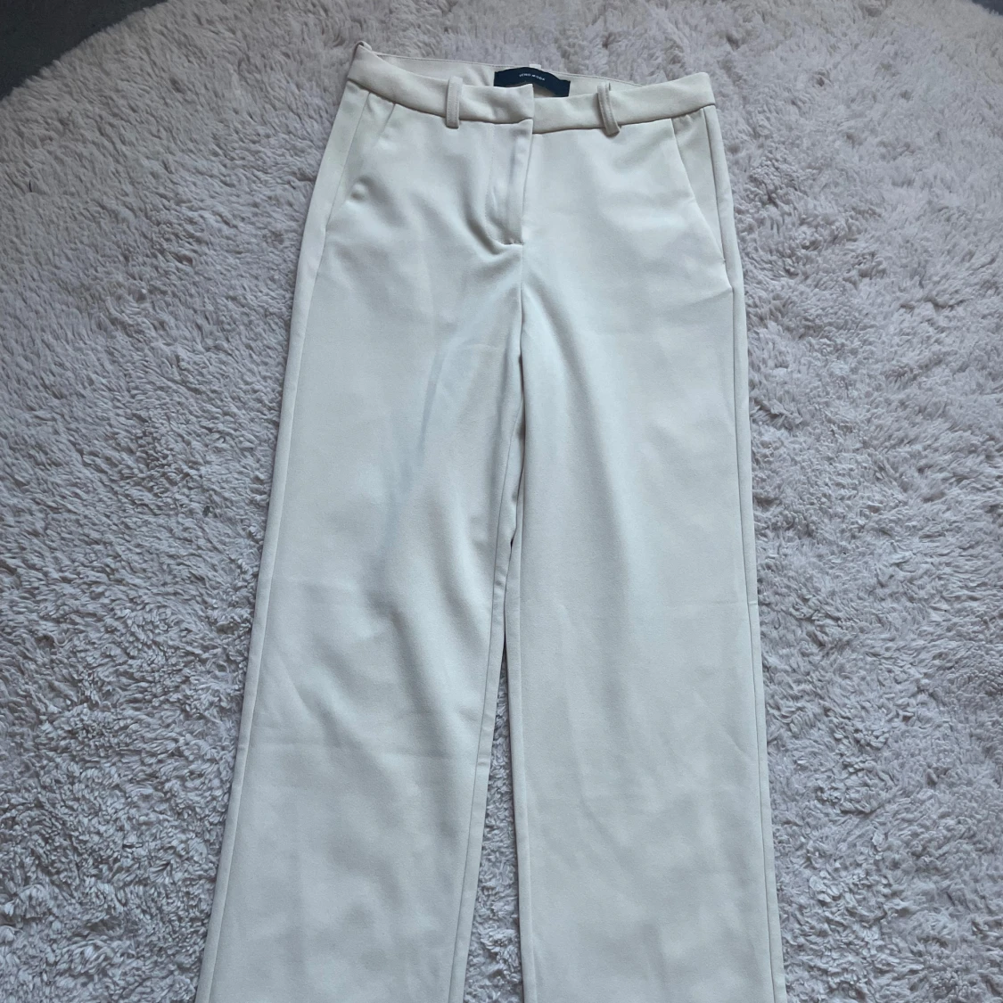 Beiga kostymbyxor med raka ben - 1