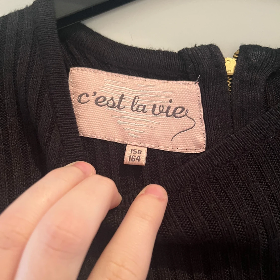 Svart ribbad långklänning C'est la vie - 2