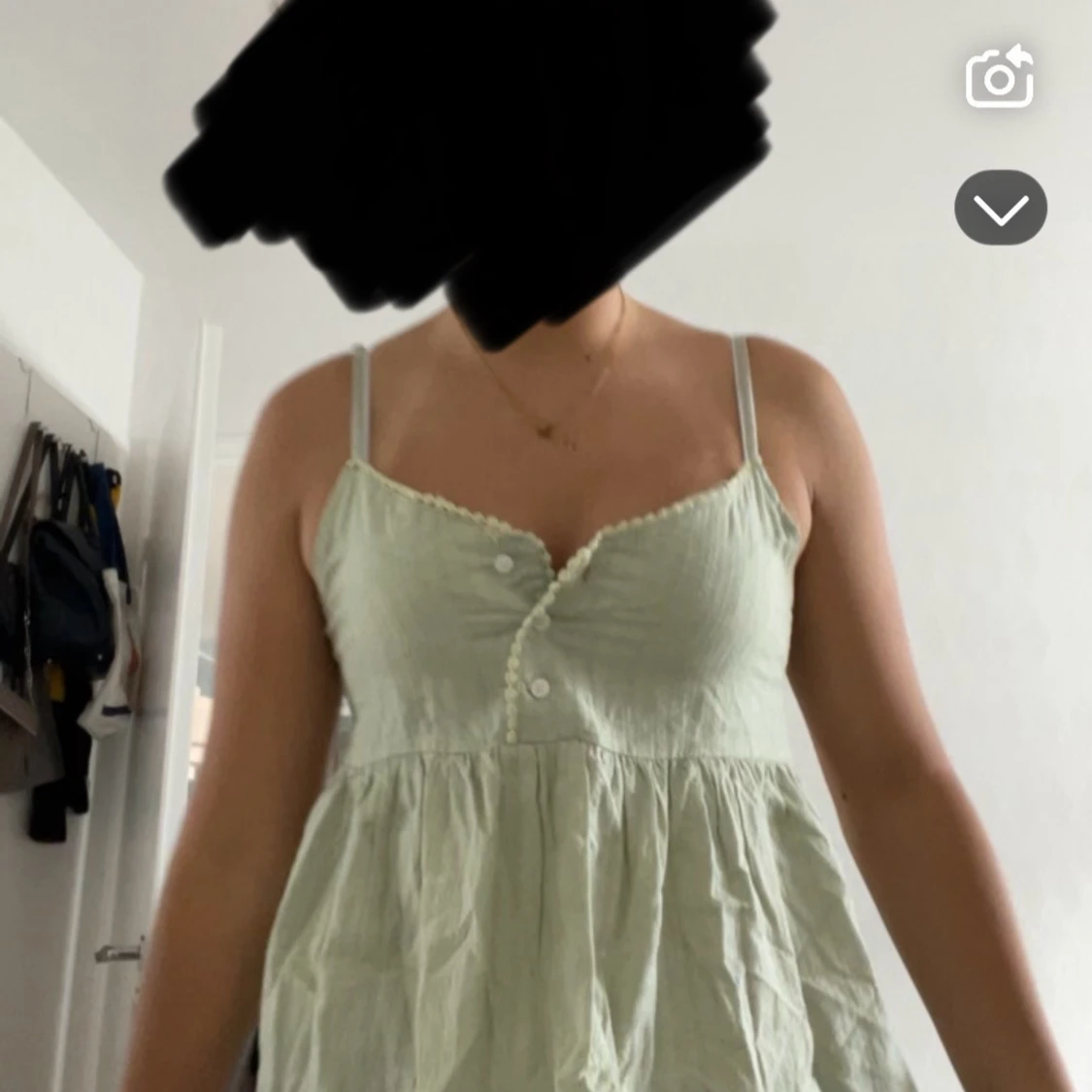 Ljusgrön linnetopp med knappar - 2