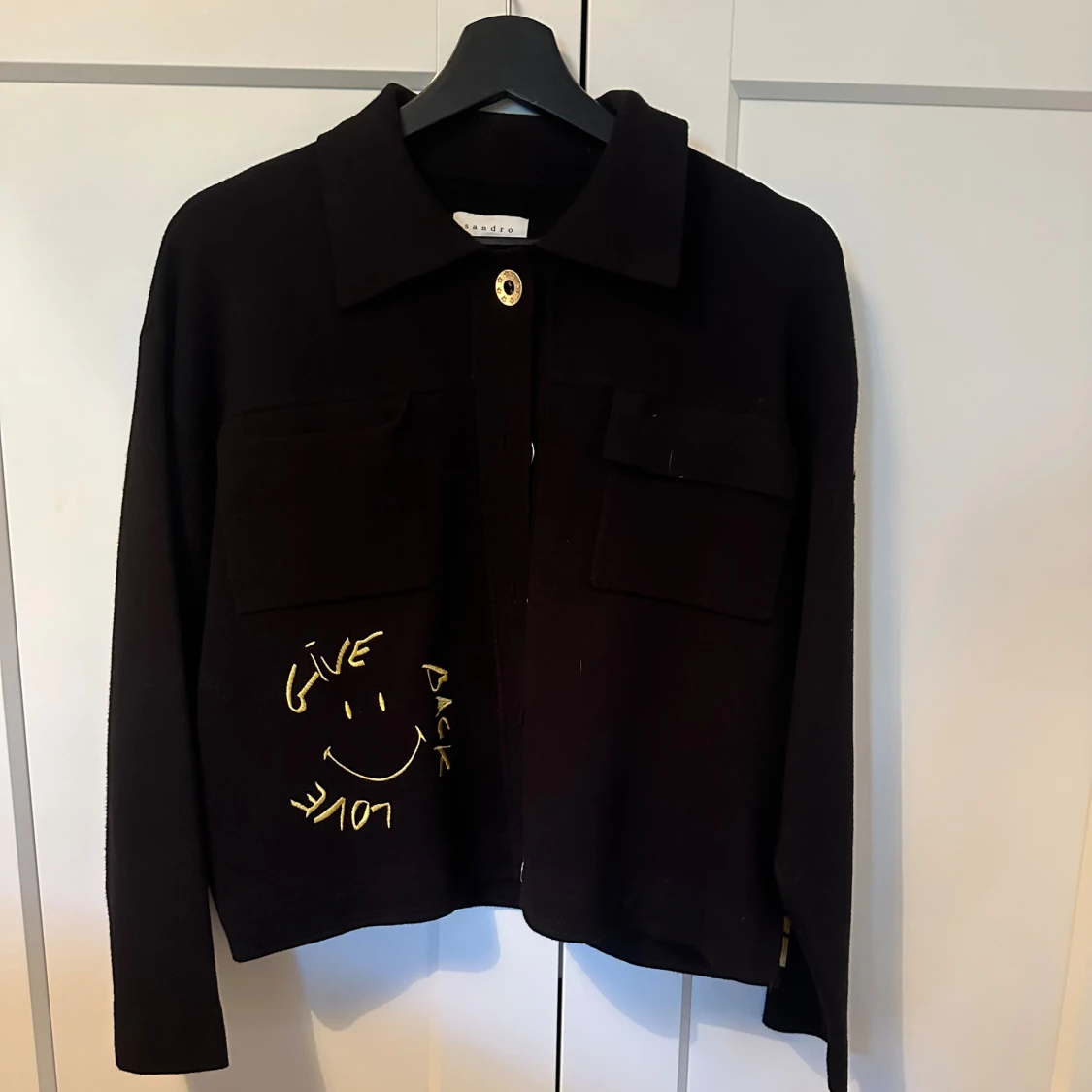 Svart overshirt från Sandro med tryck