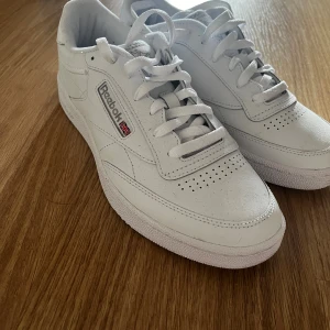 Reebok Club C 85  - I princip helt nya, använt en gång. Kvitto finns från Zalando
