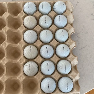 Pro V1 och Pro V1x - Säljer 17 stycken pro V1/x or. Alla är i minst spelbart skick, några är lite äldre och har några smuts märken men de fungerar fortfarande bra. Priset kan diskuteras!