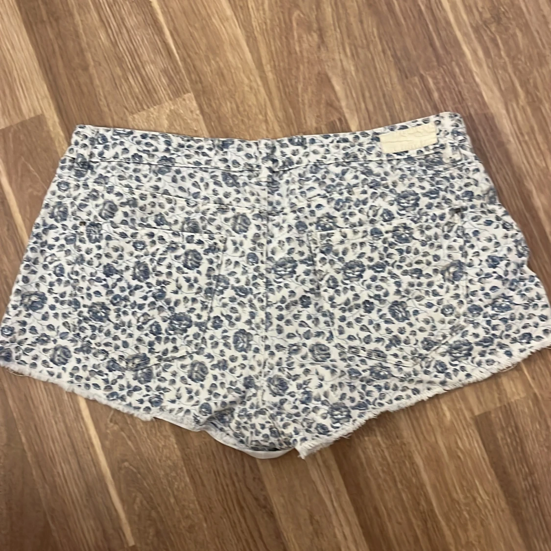Blommiga jeansshorts från lft - 1