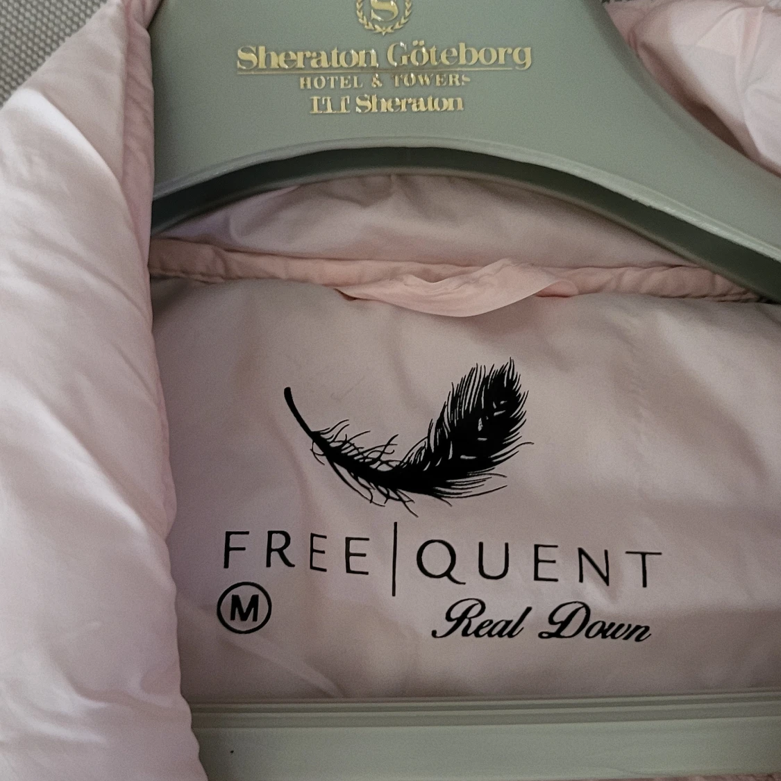 Ljusrosa dunjacka från Freequent M - 1