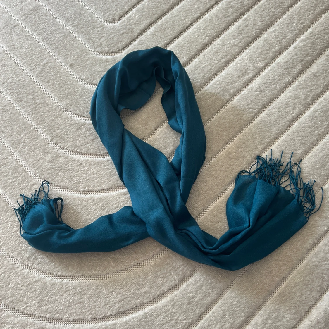 Petrolblå sjal med fransar - 1