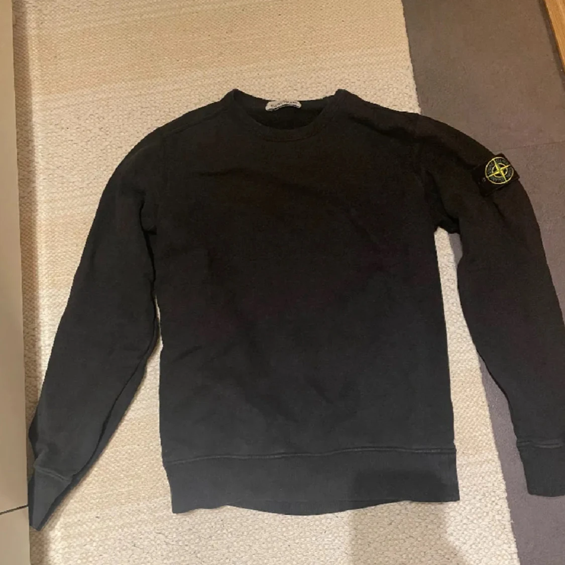 Svart Stone Island sweatshirt